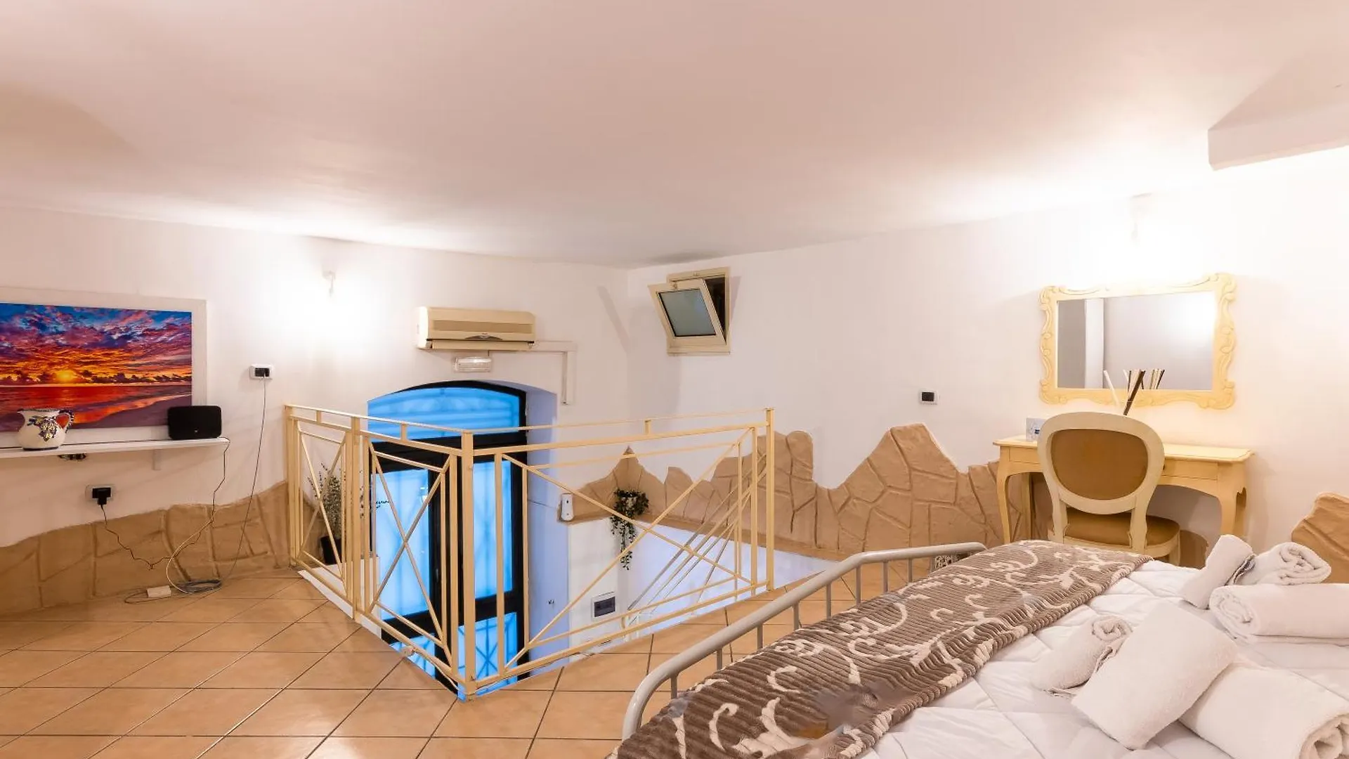 Fiera House - Happy Rentals CTA Apartment